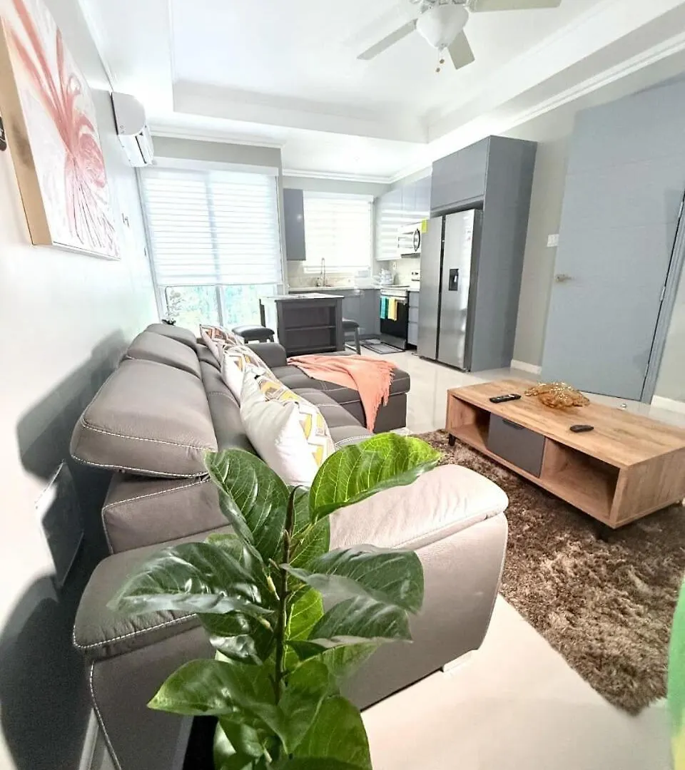 Urban Oasis At Chateau De Chanel Apartment Kingston 0*,
